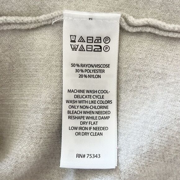 TAHARI Windowpane Gray Collared V Neck Sweater with White Grid Pattern - Picture 9 of 9